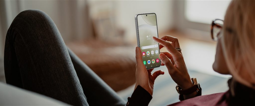 belkin-OVB048zz-screenforce-trueclear-screenprotector-samsung-galaxy-s24-pdp-banner-3-desktop-1440×600-r01-v01-us-1024×427